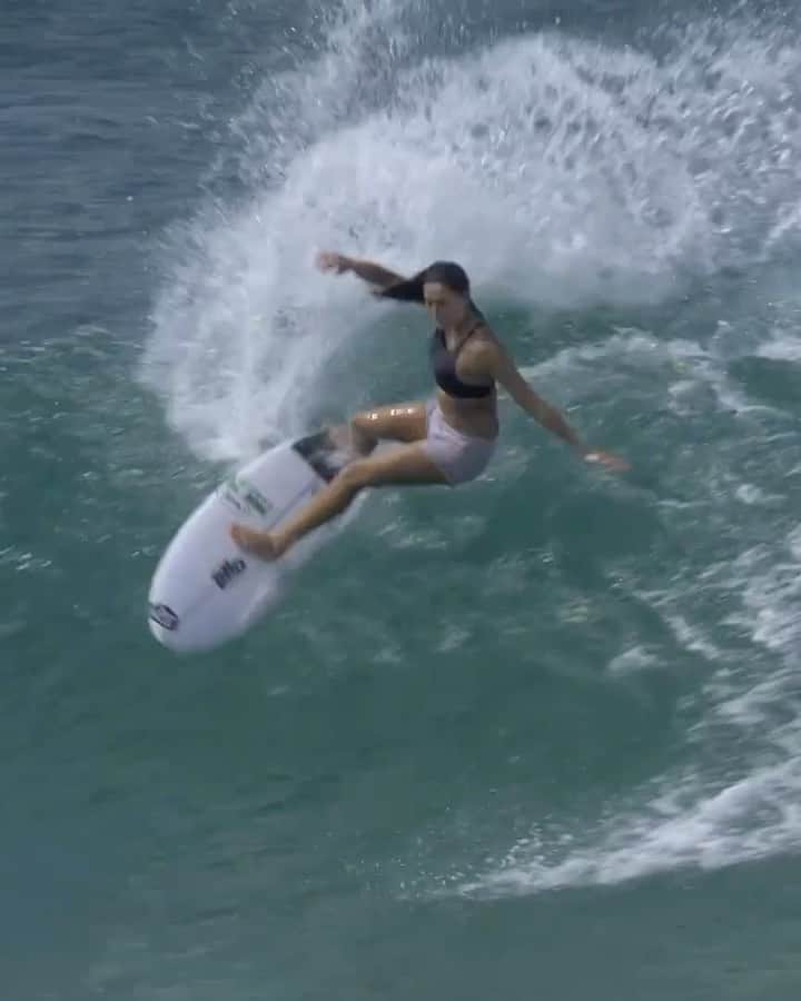 マリア・マニュエルのインスタグラム：「missing one of my favorite places 🇦🇺 @dhdsurf @billy_leepope」