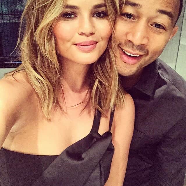 WHO WHAT WEARさんのインスタグラム写真 - (WHO WHAT WEARInstagram)「Oh baby. 💛 #ChrissyTeigen and #JohnLegend are expecting their third child together! Tap the link in our bio for their sweet announcement. photo: chrissy teigen」8月14日 6時04分 - whowhatwear