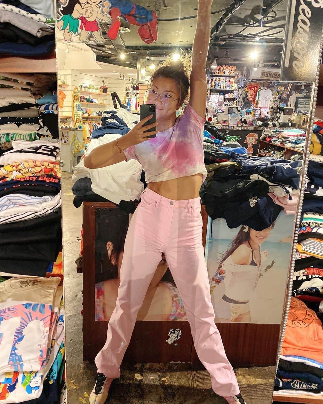 エビアン・クーのインスタグラム：「Feeling pink 🎀🌸💗🐽 today」
