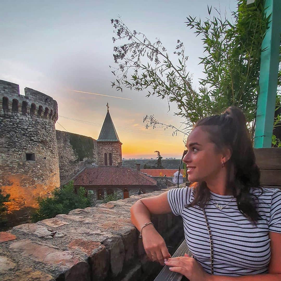 ジョージア・メイ・フットのインスタグラム：「Belgrade will always have a special place in my heart. I have learnt so much about this country since being here. I have learnt about myself, but also still learning. I have achieved a huge step in my career. I have fallen more in love with people back home and appreciate everything i have in my life. I feel blessed every day to be working in this current climate. I am extremely grateful for life, health and love 💜🇷🇸」