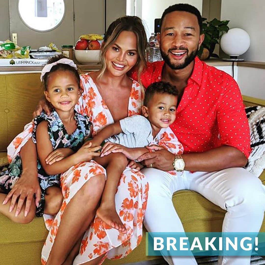 E! Onlineさんのインスタグラム写真 - (E! OnlineInstagram)「Chrissy Teigen & John Legend are expecting baby no. 3! 💕🎉 Everything we know about their little one on the way is at the link in our bio. (📷: Instagram)」8月14日 6時46分 - enews