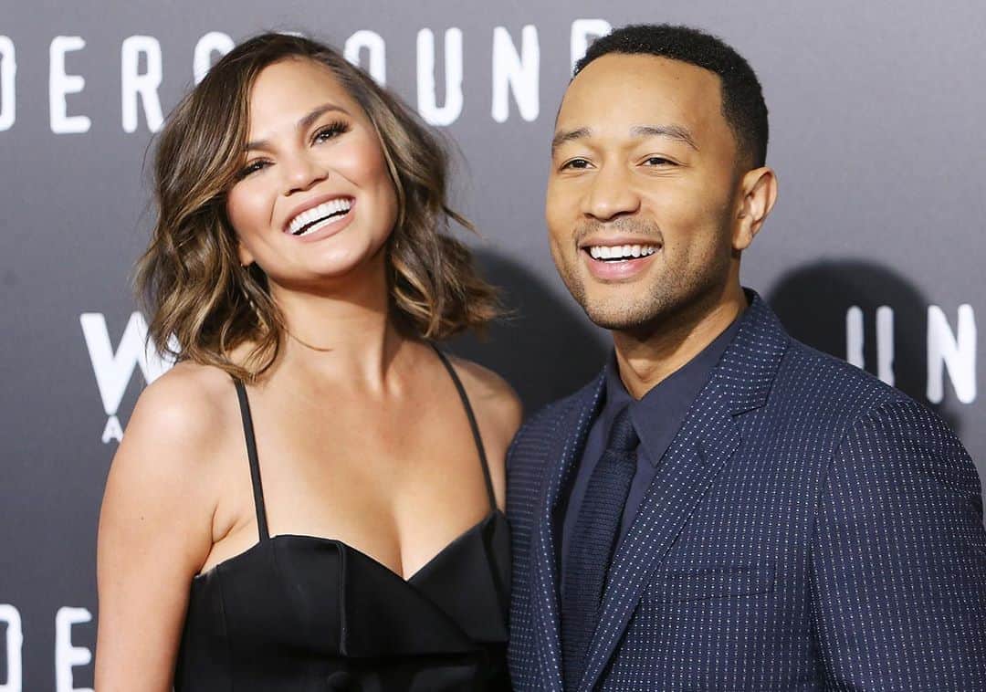 People Magazineさんのインスタグラム写真 - (People MagazineInstagram)「Baby on board! ❤️ John Legend and Chrissy Teigen are expecting their third child! Tap our bio link for everything we know about their baby on the way and their surprise announcement. 🥰 📷: Michael Tran/FilmMagic」8月14日 6時51分 - people