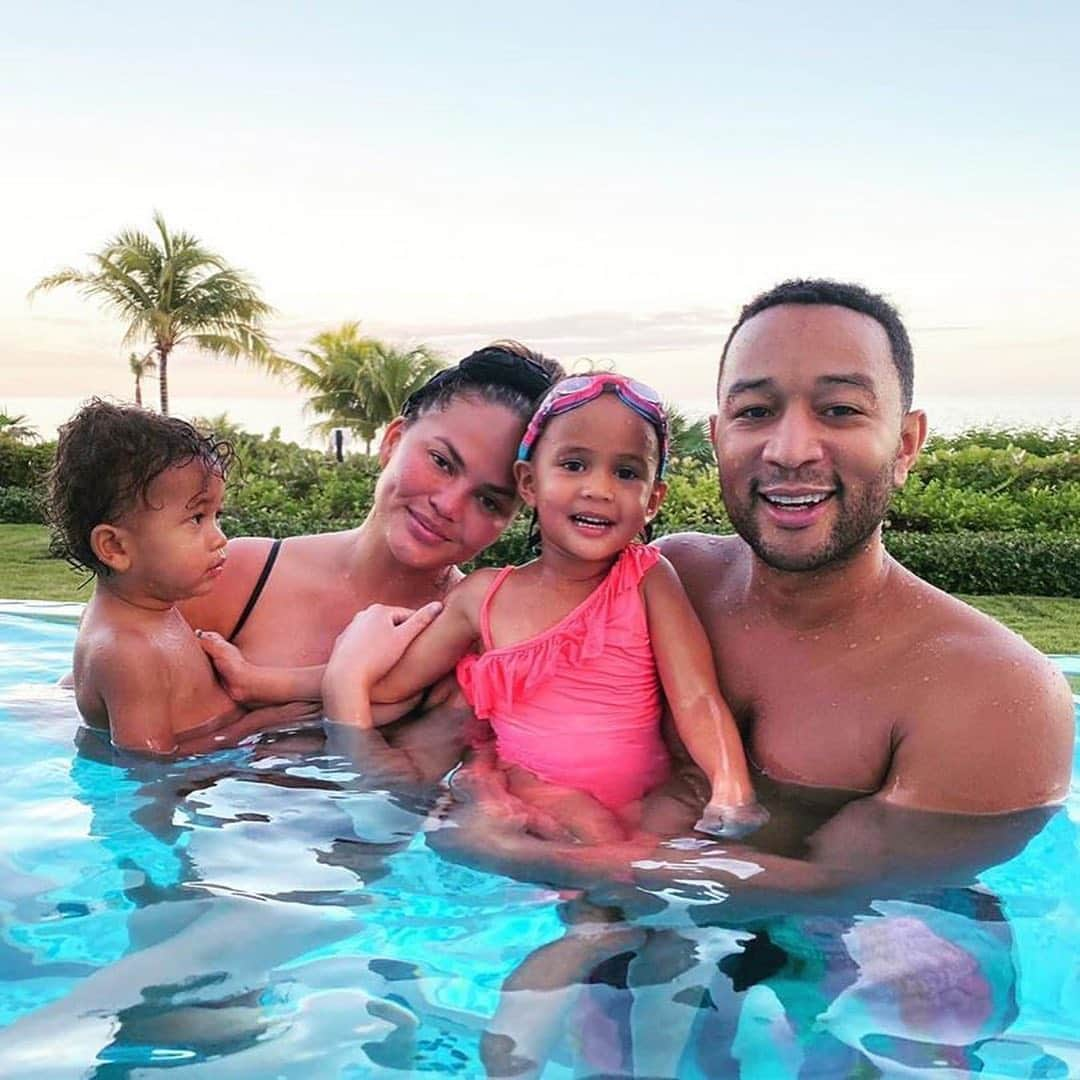 E! Onlineさんのインスタグラム写真 - (E! OnlineInstagram)「They've got an even bigger love: Chrissy Teigen and John Legend have another baby on the way! Link in bio to see their surprise reveal. (📷: Instagram)」8月14日 7時00分 - enews