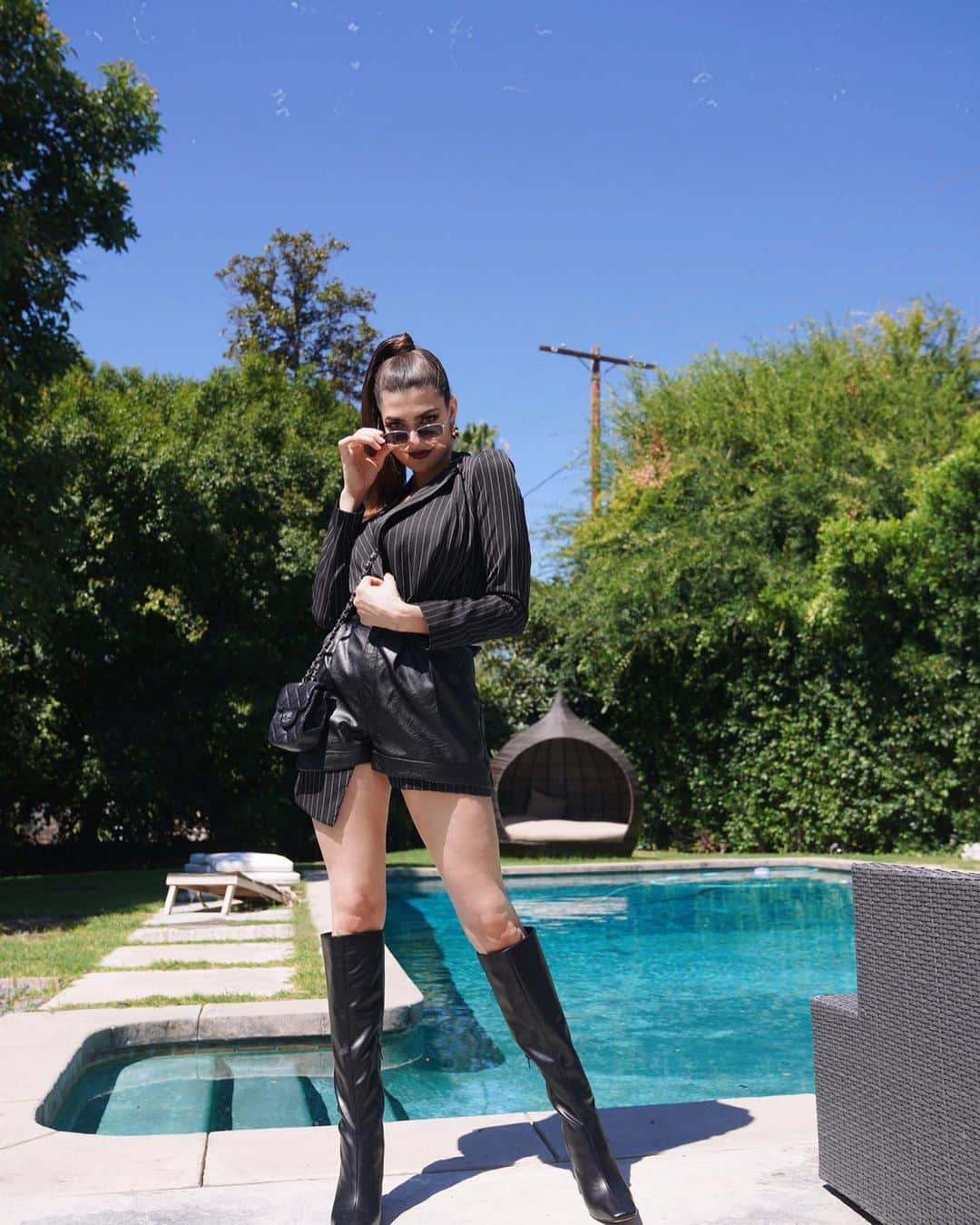 レイチェル・レビンのインスタグラム：「For the first time I don’t look both quirky and relatable.. I look ??? hot??? Rclhot101??? Styled by @tylerglambert !!!」