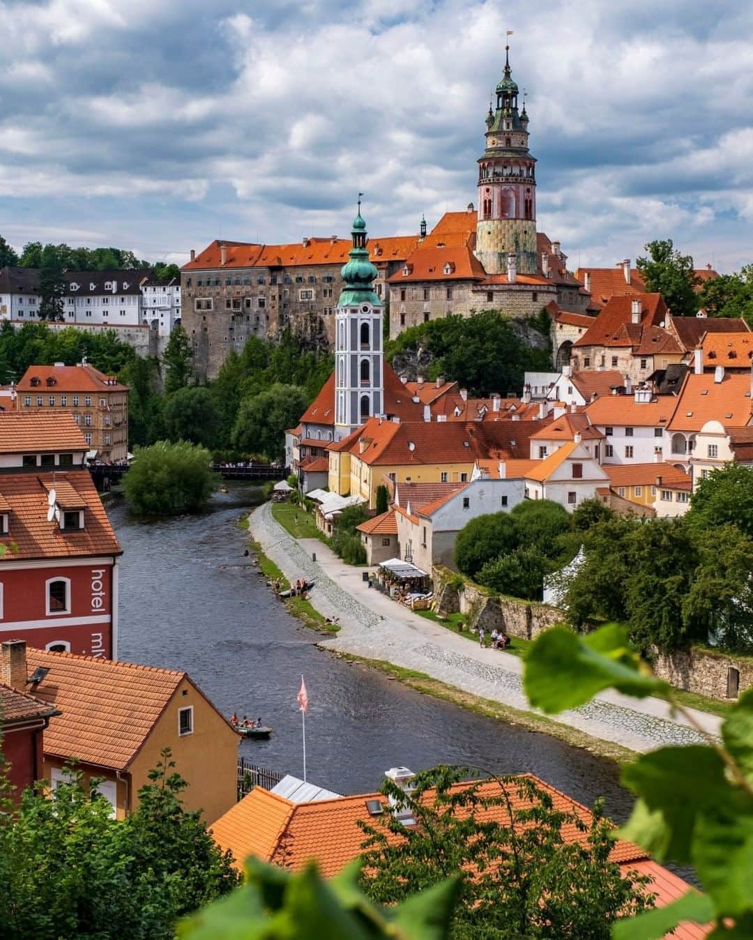 National Geographic Travelさんのインスタグラム写真 - (National Geographic TravelInstagram)「Photo by @KristaRossow  There is a reason that the town of Český Krumlov is a popular European destination: It is as picture-perfect as a postcard. To see more images from around the world, follow me @KristaRossow. #CzechRepublic #ceskykrumlov」8月14日 7時02分 - natgeotravel