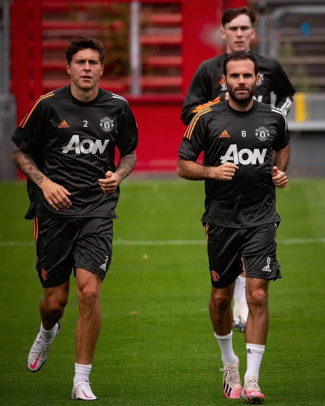 マンチェスター・ユナイテッドさんのインスタグラム写真 - (マンチェスター・ユナイテッドInstagram)「Keeping the cogs turning ⚙️🔄 #MUFC #EuropaLeague #Lindelof #Mata」8月14日 7時03分 - manchesterunited