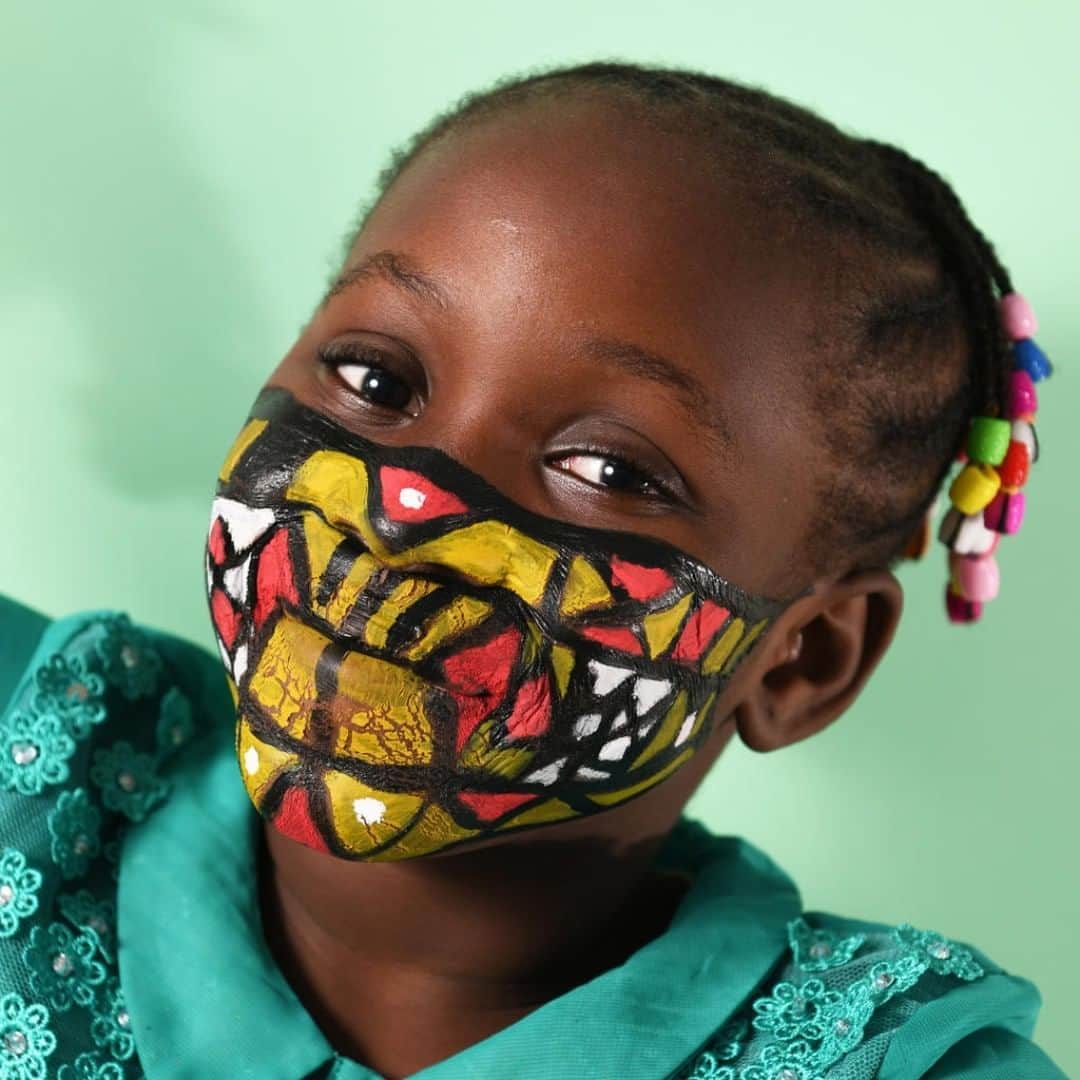 unicefさんのインスタグラム写真 - (unicefInstagram)「“It’s important to be happy during this corona period. My dream is to become a pediatrician.” Nora, 9, with a painted mask in Abidjan, Côte d’Ivoire. A few days ago, children painted their face with a colorful mask to raise awareness about the importance of wearing a mask to protect themselves and their communities from #COVID19. #WorldMaskWeek © UNICEF/UNI355555/Dejongh」8月14日 7時05分 - unicef