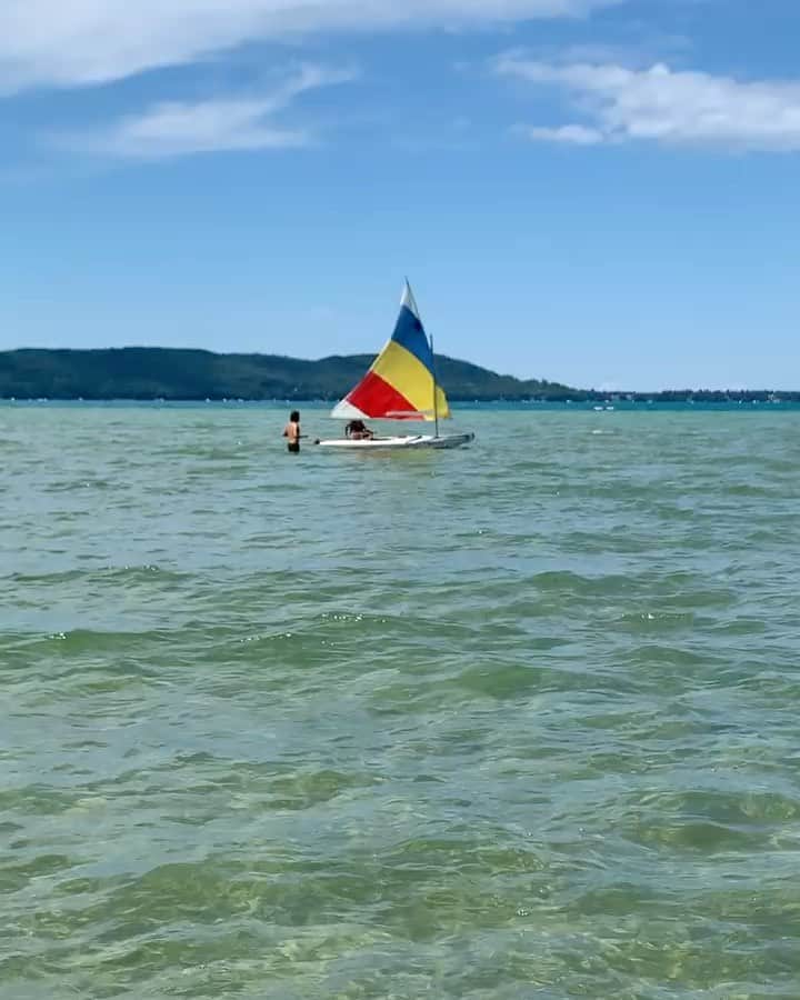 ジャック・ファライーのインスタグラム：「@elliesatter is a natural ⛵️」