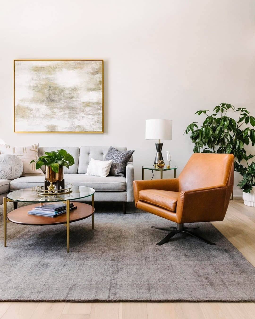 west elmさんのインスタグラム写真 - (west elmInstagram)「All about that neutral, natural look 🌿 The #DesignCrew with @westelmedina designed this living room with the Drake Sectional and Lucas Leather Swivel Chair. Need help with your space? Book a free #WestElmDesignCrew appointment through the link in our bio!」8月14日 7時23分 - westelm