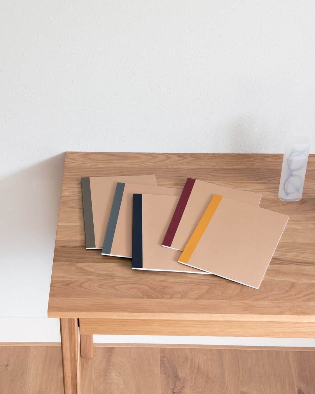MUJI USAさんのインスタグラム写真 - (MUJI USAInstagram)「Now back in stock.   The 5 Pack Notebooks have various colored bindings and blank covers to help differentiate subjects. Available in stores and online.  #muji #mujiusa #stationery」8月14日 7時30分 - mujiusa