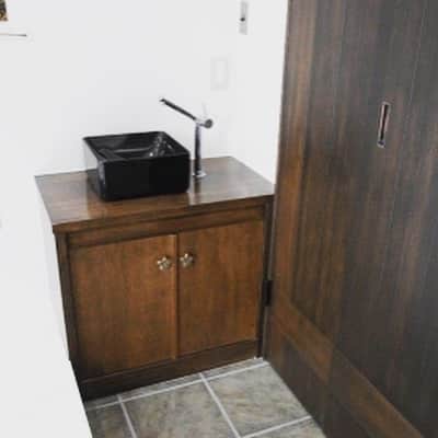SUVACOさんのインスタグラム写真 - (SUVACOInstagram)「玄関の近くに洗面があれば、家に帰ってすぐに手洗いができます。新築やリノベーションで、セカンド洗面を検討するのもアリかもしれません。  #セカンド洗面台 #セカンド洗面のある家 #玄関手洗い #玄関土間 #玄関洗面 #手洗い場 #手洗い器 #手洗いボウル #手洗いコーナー」8月14日 7時46分 - suvaco.jp
