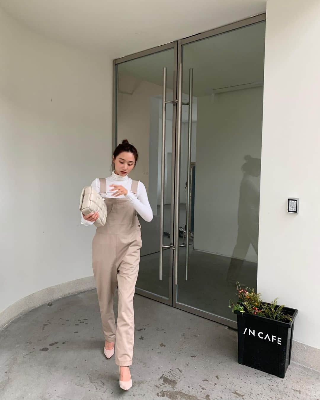 BIRTHDAY BASHさんのインスタグラム写真 - (BIRTHDAY BASHInstagram)「BBロングセラーに 今年の新色♡ 大人女子の為のオーバーオール 体型ストレートに見える魔法アイテム♡」8月14日 7時59分 - birthdaybashshop