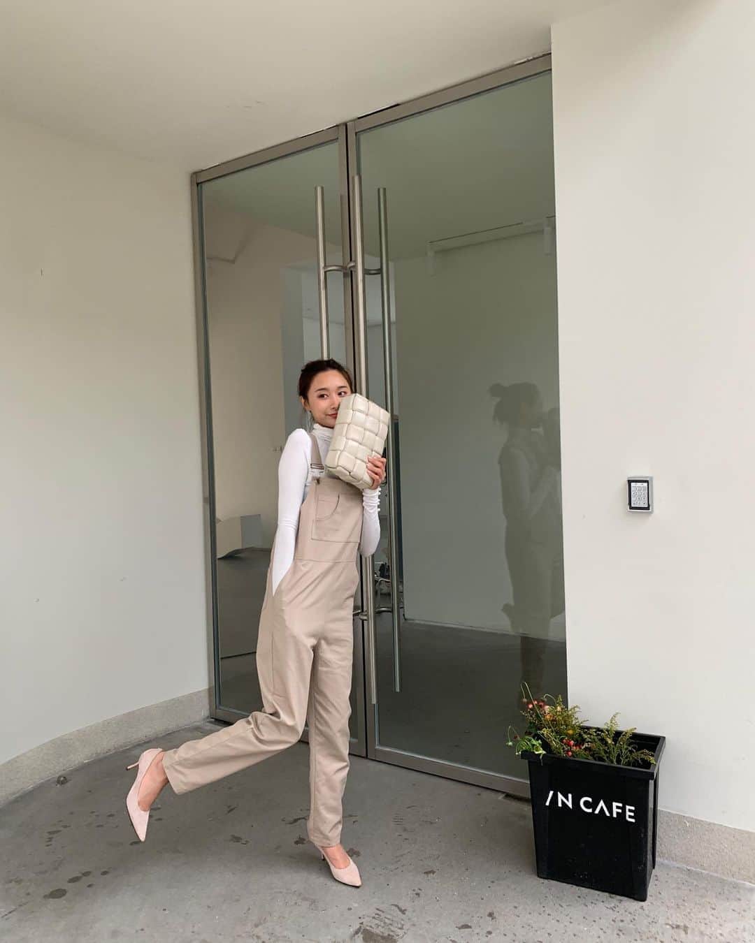 BIRTHDAY BASHさんのインスタグラム写真 - (BIRTHDAY BASHInstagram)「BBロングセラーに 今年の新色♡ 大人女子の為のオーバーオール 体型ストレートに見える魔法アイテム♡」8月14日 7時59分 - birthdaybashshop