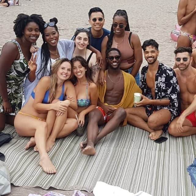 のインスタグラム：「Enjoy these fleeting moments of normalcy, the second wave is nigh! . . . . #friends #covid19 #toronto #beachday #BDbeach」