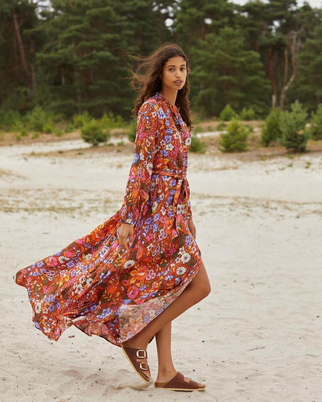 Anthropologieさんのインスタグラム写真 - (AnthropologieInstagram)「For you: a bouquet of the brightest botanicals (on sand-skimming silhouettes) 💐 Shop maxi dresses at the link in our bio.」8月14日 8時01分 - anthropologie