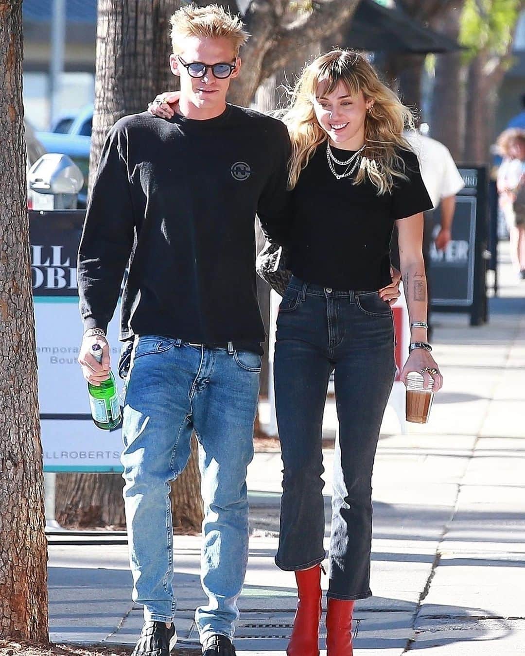 Just Jaredさんのインスタグラム写真 - (Just JaredInstagram)「Miley Cyrus and Cody Simpson have reportedly split after 10 months of dating. Tap this photo at the LINK IN BIO for the full story. #MileyCyrus #CodySimpson Photos: Instagram, Backgrid」8月14日 8時17分 - justjared