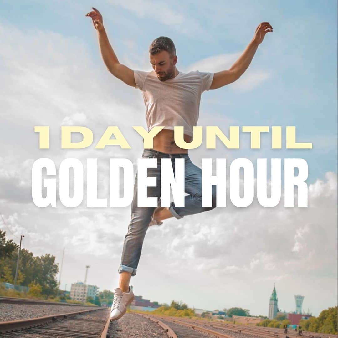 エリック・ラドフォードさんのインスタグラム写真 - (エリック・ラドフォードInstagram)「It’s almost here!! #T-1 before #goldenhour drops! Can’t wait for you to hear it! 💥💫」8月14日 8時11分 - ericradford85