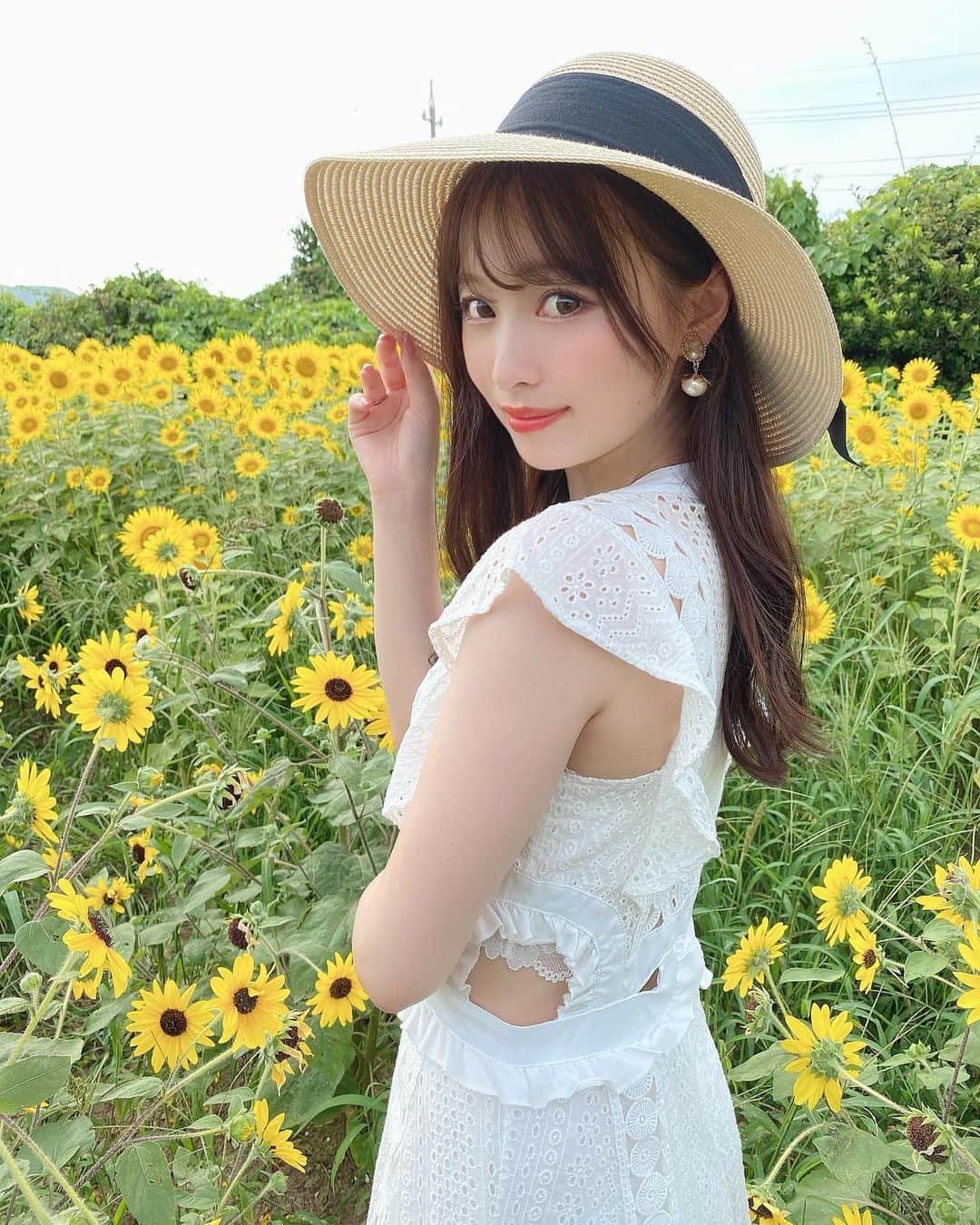 のインスタグラム：「.﻿ おはよう🌻🤍﻿ #夏ですね #👒」