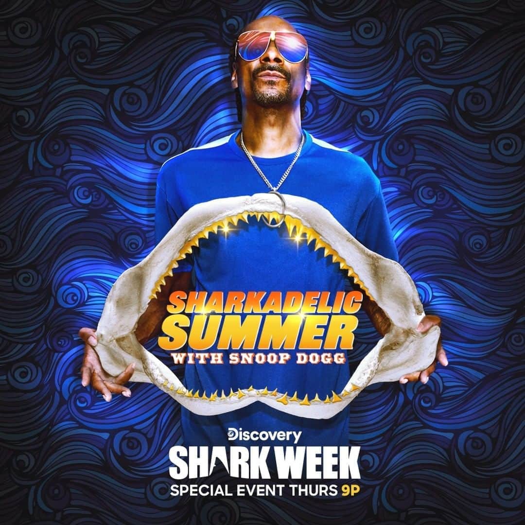 Discoveryさんのインスタグラム写真 - (DiscoveryInstagram)「@Snoopdogg is biting into #sharkweek   Sharkadelic Summer starts now on @Discovery.」8月14日 10時03分 - discovery