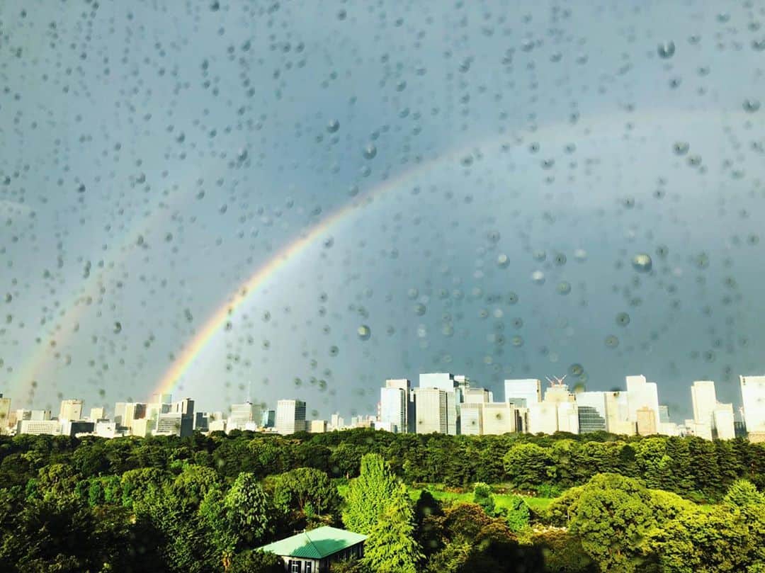 鈴木蘭々さんのインスタグラム写真 - (鈴木蘭々Instagram)「昨日のゲリラ豪雨の後のダブルレインボー✨✨✨🌈🌈 #虹 #前回とおんなじ場所 #素敵だなぁ…👀 #虹って手でつかめないのにこうしてちゃんと見えるところも #不思議だなぁ…😲」8月14日 10時21分 - lanlan_suzuki