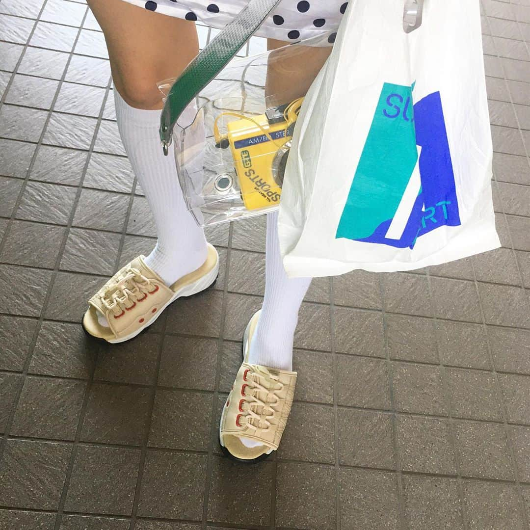 Momoさんのインスタグラム写真 - (MomoInstagram)「かわいいyume yumeのサンダル買った😍 amazon fashionのsummer saleで 半額で買えたのラッキー✌️🔥 amazon fashionはセレクトショップいろいろ入ってるから 掘り出しブランドがあって宝探しみたいなの😍✨ で、届くのめちゃくちゃ早いよ💨💨 ㅤㅤㅤㅤㅤㅤㅤㅤㅤㅤ 暑〜〜〜いけど、ハイソックス履きたい気分で🍦🍦🍦 ㅤㅤㅤㅤㅤㅤㅤㅤㅤㅤ #sockslovergirl #mylegstyle #legstyle #socks #yumeyume #yumeyumeeu #pecoclub #nana_nana #Amazonで発見 #amazonfashionjp #sponsored #follop」8月14日 10時39分 - m_o_m_o_e