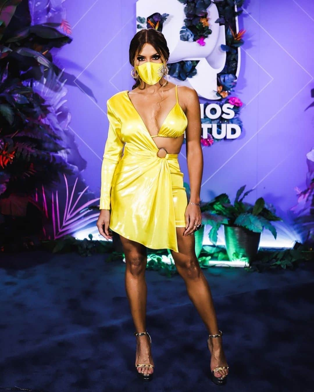 Primer Impactoさんのインスタグラム写真 - (Primer ImpactoInstagram)「¿Cuál fue tu look favorito de #PremiosJuventud? 🤩🔥」8月14日 10時45分 - primerimpacto