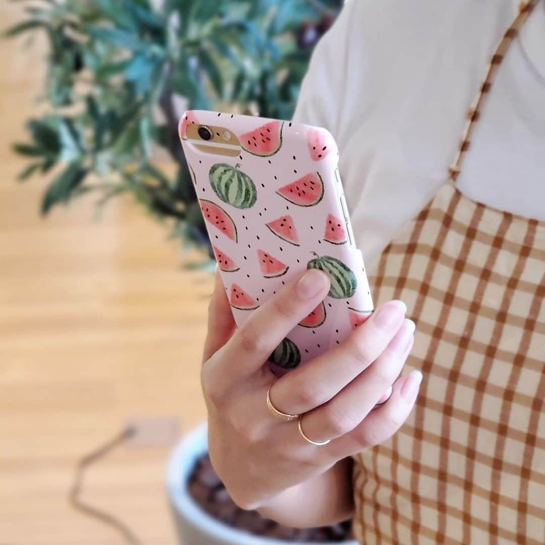 phocaseさんのインスタグラム写真 - (phocaseInstagram)「【クレヨンスイカ】﻿ ﻿ クレヨンで描かれたスイカが可愛い🍉﻿ あつーい夏にぴったりの爽やかなデザイン🐬💦﻿ ﻿ ﻿ カラバリはホワイト、ブルー、イエロー、ピンクの4種類🤍💙💛💕﻿ ﻿ ﻿ 取り扱っているスマホケースはiPhone、Androidたくさんの機種に対応しています💡﻿ ﻿ ﻿ LINE@のお友達になってくれた﻿ 方にはクーポンをプレゼントしています🎁﻿ @をつけてcaseplay_jamで検索してね🍒﻿  ﻿ ﻿ ﻿ ﻿ #🍉 #スイカ #夏 #お洒落さんと繋がりたい #クレヨン #デザイン #夏休み #カジュアル #大人カジュアル #デザイン #私のお気に入り #今日のコーデ #おすすめ #caseplay_jam  #スマホケース #iPhone #Android #caseplayjam #iPhoneケース #アイフォンケース #手帳型ケース #androidケース #携帯ケース #スマホケース専門店 #おしゃれ雑貨 #友達募集」8月14日 10時48分 - caseplay_jam