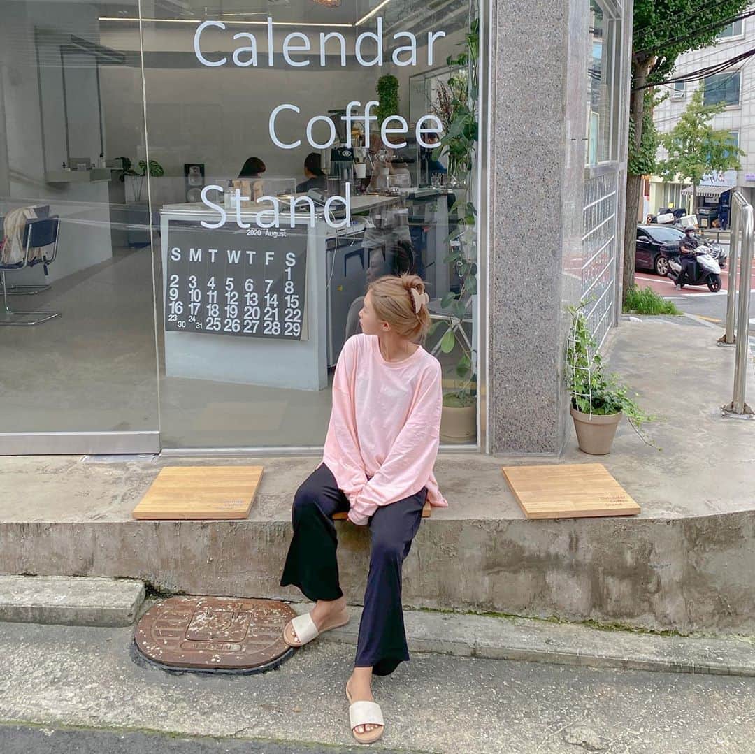 キム・ダヘのインスタグラム：「#공구#마켓 제작티 오픈했어요 프로필링크 💜」