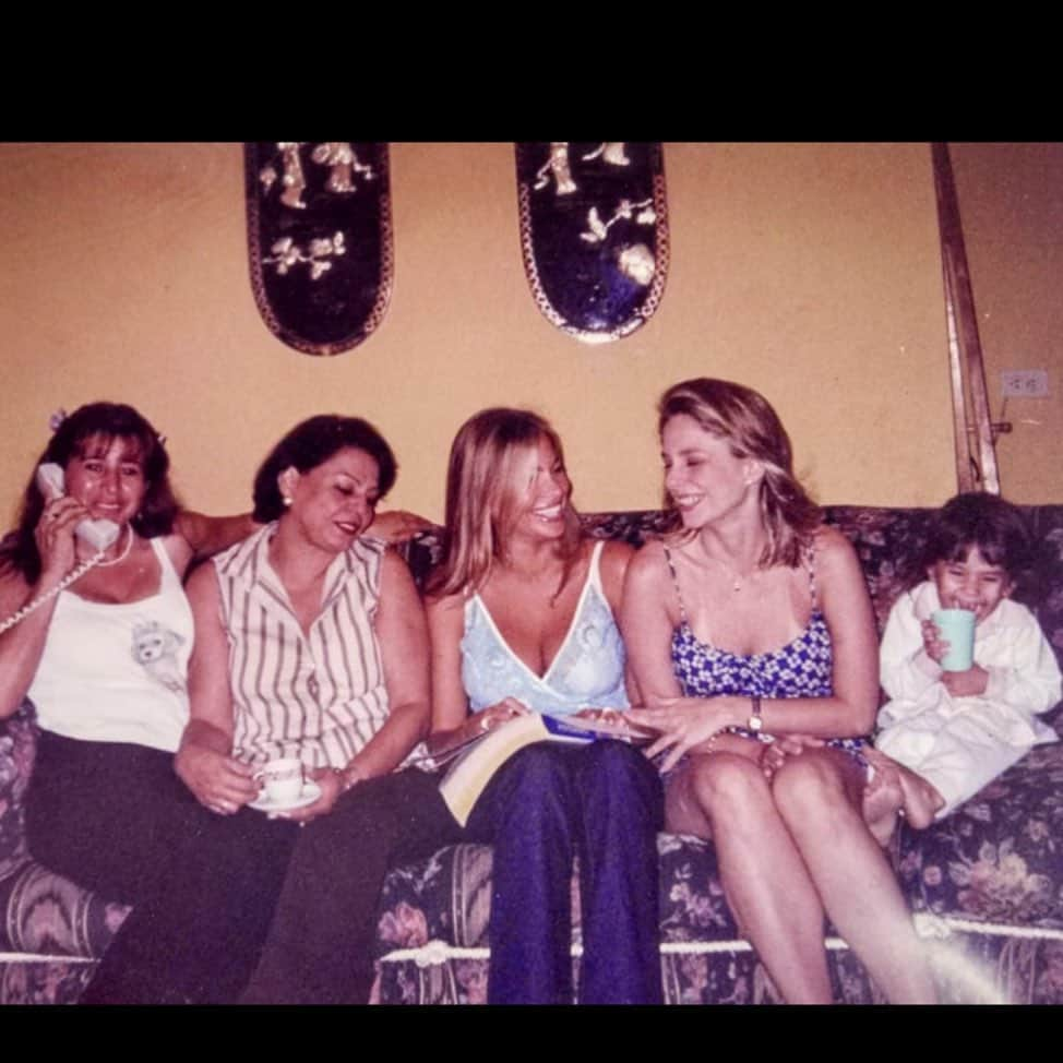 ソフィア・ベルガラさんのインスタグラム写真 - (ソフィア・ベルガラInstagram)「#tbt Barranquilla❤️ The90’s 🥰」8月14日 11時25分 - sofiavergara