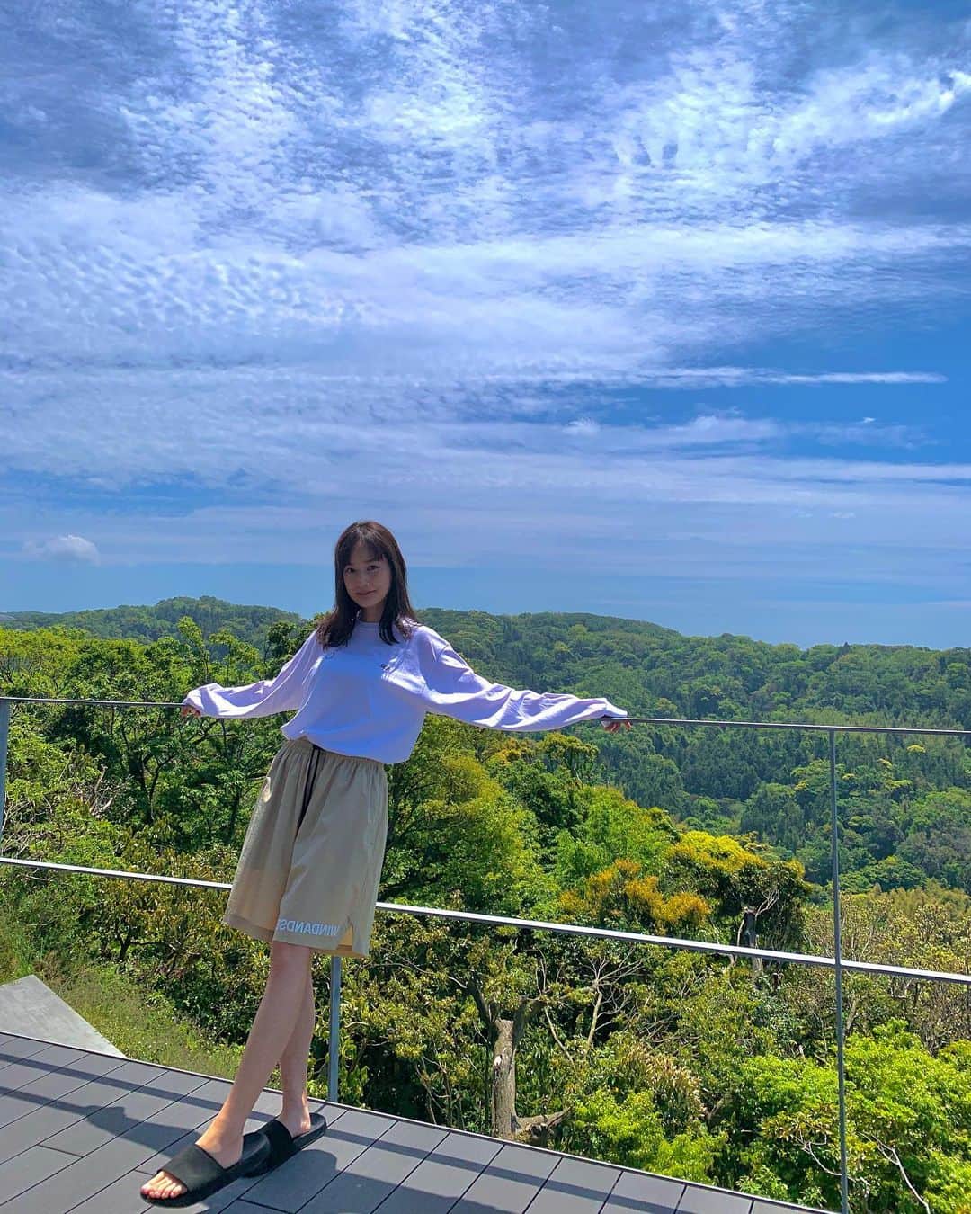 高嶋香帆のインスタグラム：「少し前の写真だけど、今こういう場所に永住したい気分です。  都会やだ暑い🥵」