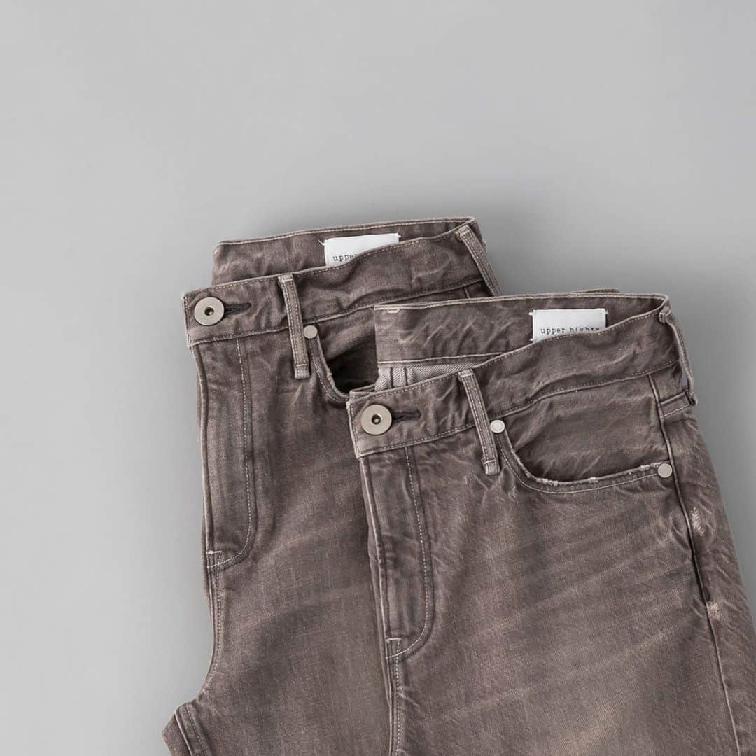のインスタグラム：「ハイライズならこのモデル . . .  right:THE LIPSTICK left:THE EIGHTY'S color:BRONZE  @upperhights ﻿ #upperhights﻿ #denim #jeans﻿ #theeightys #thelipstick #greigedenim #greige #etain#bronze #アッパーハイツ﻿ #デニム ﻿#グレージュデニム #ブロンズ #ootd #outfit﻿ #ootdfashion #outfitstyle ﻿」