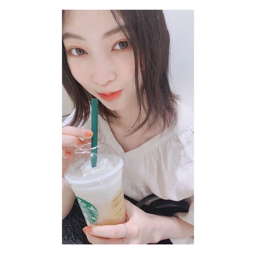 辻野かなみのインスタグラム：「❤︎﻿ ﻿ 毎日暑いですね☀️﻿ ﻿ みなさん、熱中症にならないように﻿ 水分補給を忘れずにお気をつけください☺️﻿ ﻿ ﻿ 先日、スタバの新作のもものフラペチーノを﻿ テイクアウトして飲んだよ🍑﻿ ﻿ さっぱりしてて、冷たくて美味しかった🥰﻿ ﻿ ﻿ #もも #スタバ #夏 ﻿ #instagood #instalike #followme」