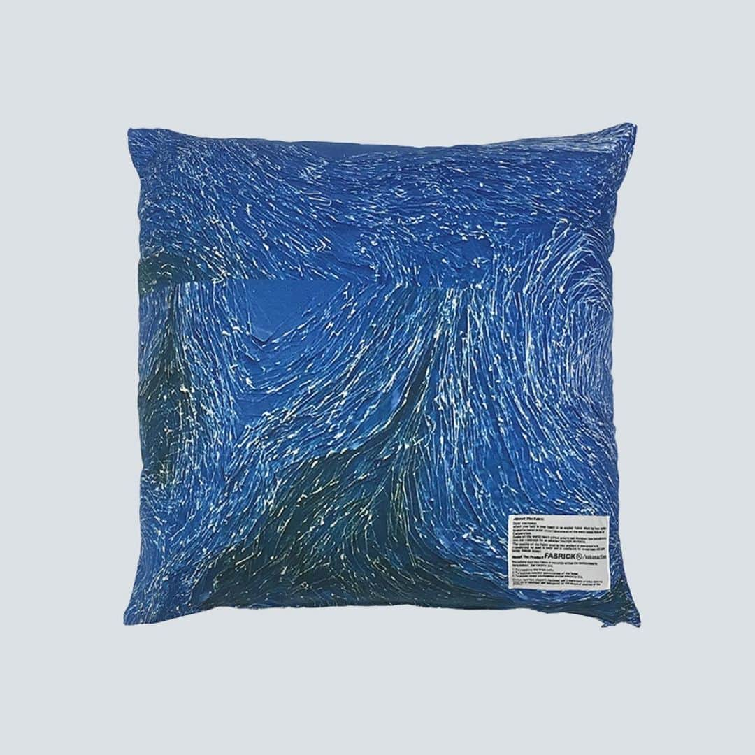 サカナクションさんのインスタグラム写真 - (サカナクションInstagram)「FABRICK × sakanaction 834.194 CUSHION  ¥4500  自宅で使えるアイテムとして「834.194」柄のキャンバス生地を使用したクッション登場。 #SAKANAQUARIUM光」8月14日 12時03分 - sakanaction_jp