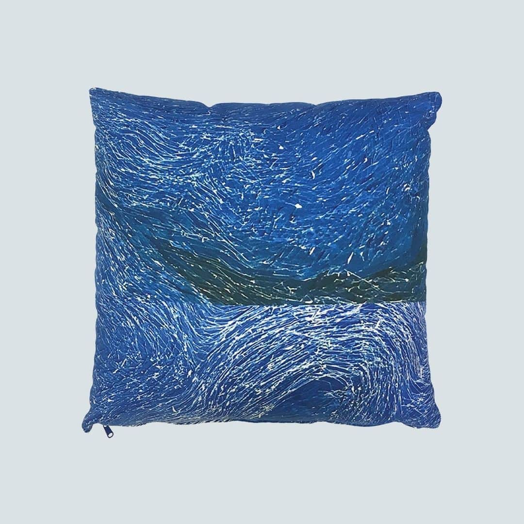 サカナクションさんのインスタグラム写真 - (サカナクションInstagram)「FABRICK × sakanaction 834.194 CUSHION  ¥4500  自宅で使えるアイテムとして「834.194」柄のキャンバス生地を使用したクッション登場。 #SAKANAQUARIUM光」8月14日 12時03分 - sakanaction_jp