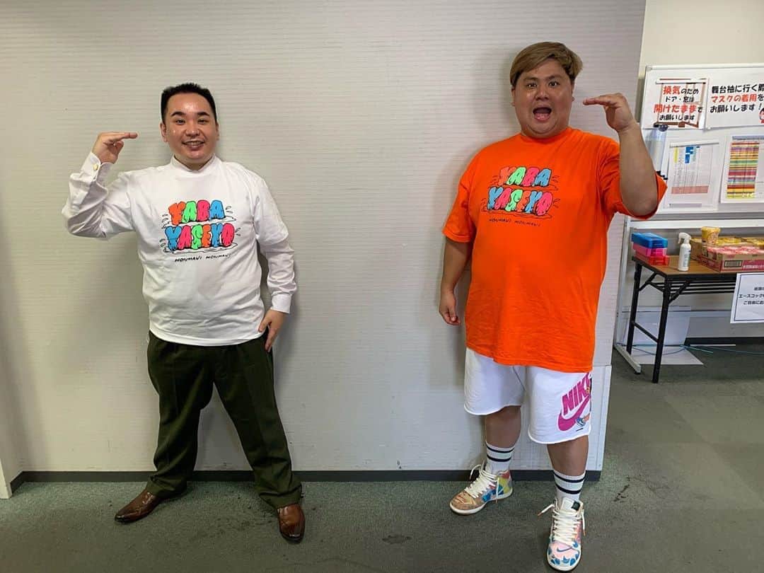 池田真一のインスタグラム：「ミルクボーイ内海さんも黒と白買ってくれました！ 内海さんいつもありがとうございます！ 8月15日19時〜販売受付開始致します！ 今回は少しだけライトピンクとkidsサイズも販売します！ 数量限定に販売になります！ 無くなり次第終了！ サイトのチェックよろしくお願いします！ppskingdom.theshop.jp」
