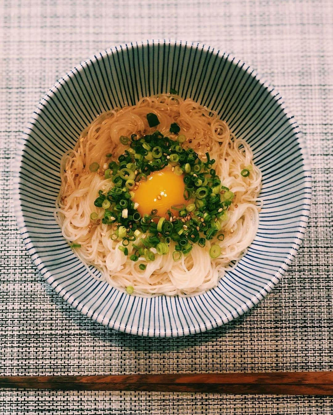 宮司愛海さんのインスタグラム写真 - (宮司愛海Instagram)「最近の🍚  ◌夏野菜ドライカレー ◌鶏肉スタミナトマトソース＆とうもろこしの天ぷら ◌油そば風そうめん ◌茄子の肉味噌＆トマト肉巻き  夏はがっつり食べたい派です🔥  #ごはん #cookingram #ネギとごま万能説 #ドライカレー #とうもろこし #そうめんアレンジ」8月14日 12時39分 - manami_miyaji