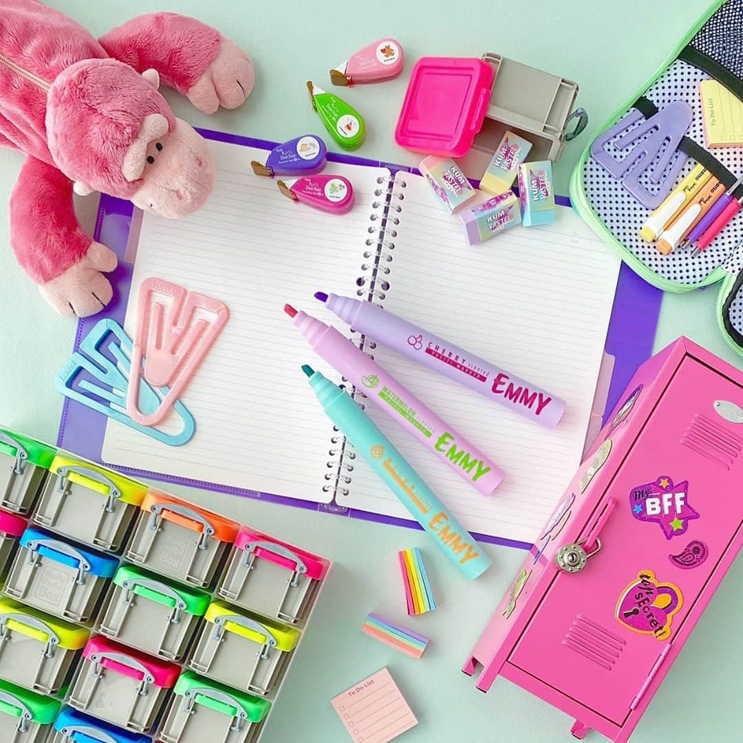 プラザ/PLAZAさんのインスタグラム写真 - (プラザ/PLAZAInstagram)「8/14スタート『SCHOOL SUPPLY essentials』プロモーション❣️文具LOVER必見😍✨国内文具ブランド× @mrs.grossmans のコラボレーション第2弾や、人気の海外ブランド「NICI」や「KUM」からも新商品がラインアップ❤️お見逃しなく🌈✏️📓 . アイテムの一覧はプロフィール @plazastyle のリンクからPLAZAのwebサイトをチェック❤️ . #文具 #ステーショナリー #勉強 #学校 #SCHOOL #studygram #勉強垢 #PLAZA #プラザ #MINiPLA #MINIPLA #ミニプラ @plazastyle」8月14日 12時32分 - plazastyle