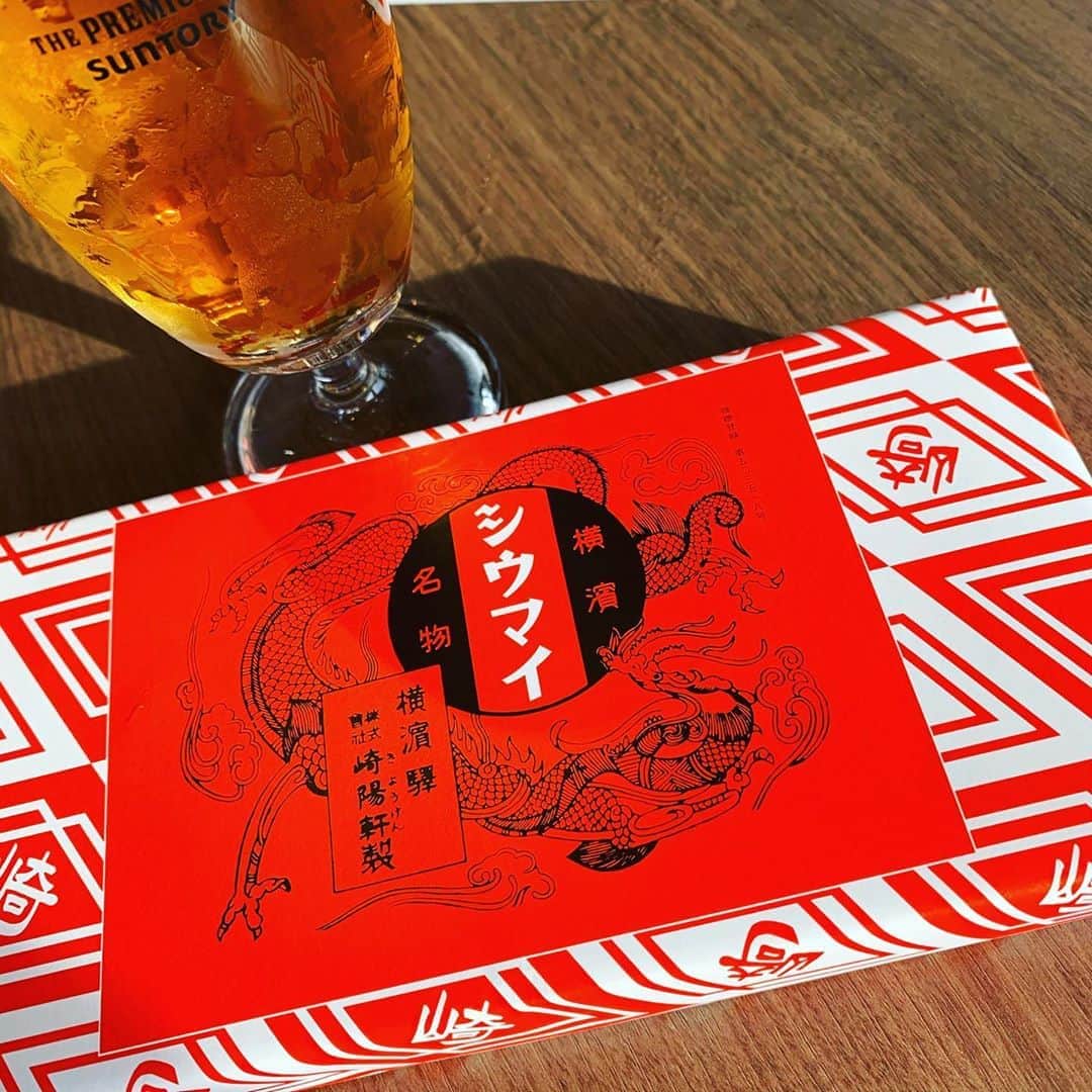 飯田カヅキさんのインスタグラム写真 - (飯田カヅキInstagram)「最高であり最強。  #beer #ビール #崎陽軒 #シウマイ #崎陽軒のシウマイ」8月14日 12時32分 - kazukiiida_strange