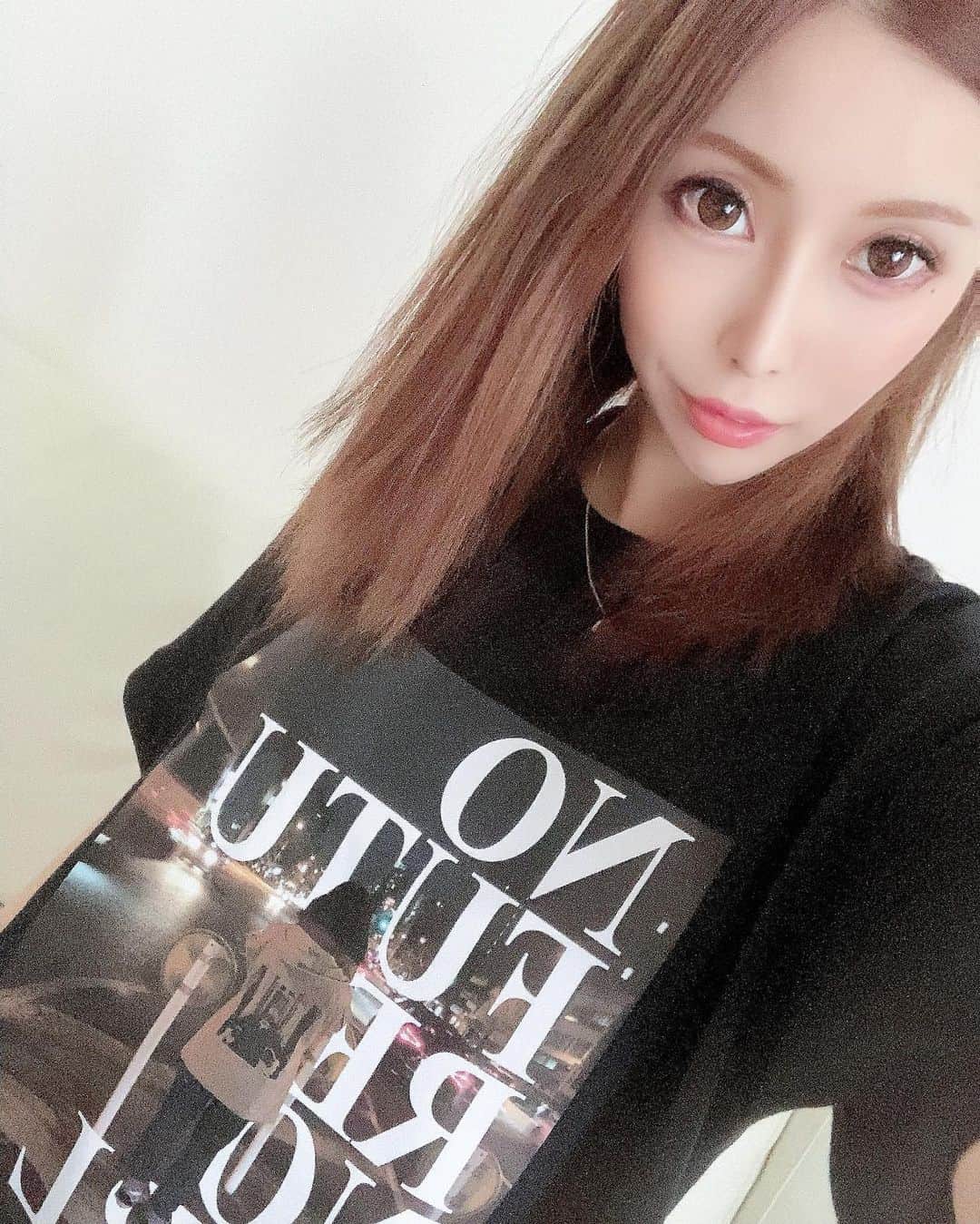 高橋沙弥華のインスタグラム：「メッシュ素材のTシャツ👕💓  ここのブランドのコンセプト面白くて好き🥰  暑いから熱中症気をつけよー☀️  @nmnwnhnl #nmnwnhnl #tokyo #osaka #tシャツコーデ #fashion #コンセプト #black」