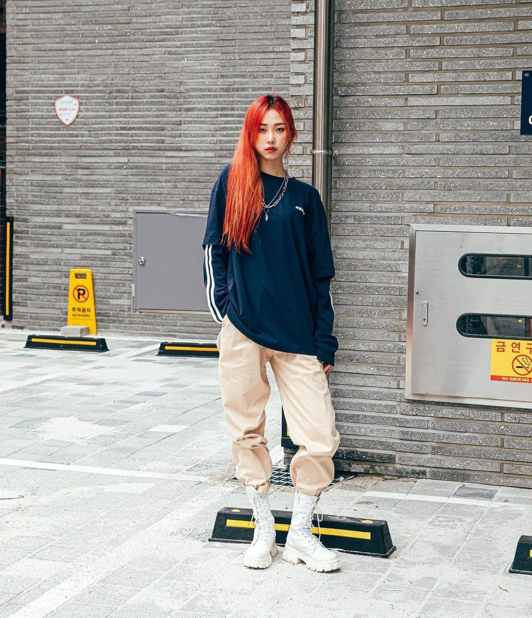 가로수길 , Seoulのインスタグラム：「Street Style @hyor0r0 🔥 벌써 가을옷이 보이기 시작한다. 여름 이렇게 지나가려나」