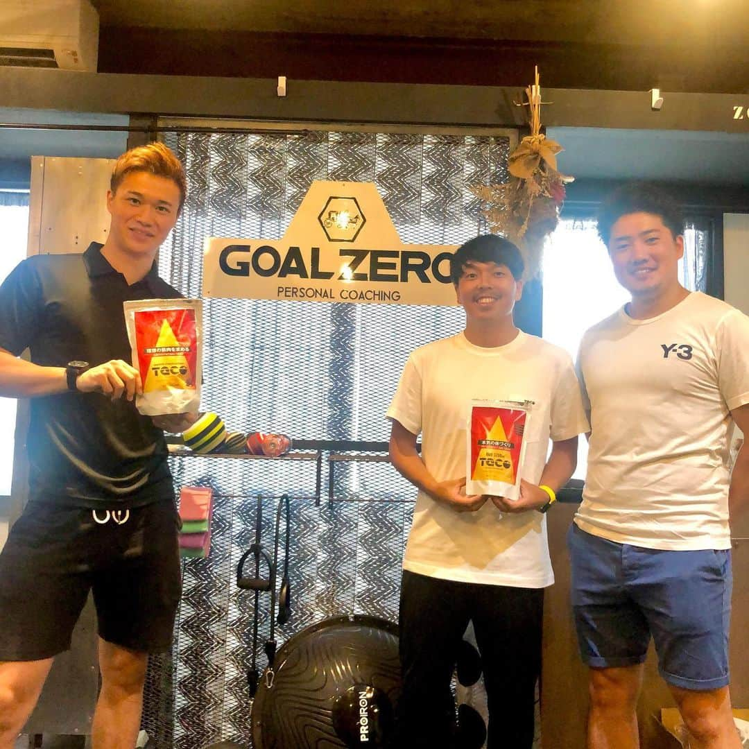 小川直毅さんのインスタグラム写真 - (小川直毅Instagram)「. 【Teco】 GOAL ZEROとTecoが契約しました🤝 ガンバ時代の先輩！ありがとうございます🙇‍♂️ GOAL ZEROにてTecoの商品販売していますので、ジムでトレーニングしてTecoのサプリメントを摂取して下さい❗️ パーソナルトレーニングからトレーニング後の身体のケアまで一貫して行えるジム💪🔥 筋膜リリースができる最新の機械を用いています。 皆さんも是非🏃‍♂️ ↓↓@goal__zero  ↓↓Tecoのアカウントもフォローお願いします。 @teco.protein  〒542-0086 大阪府大阪市中央区西心斎橋１丁目６−２３-4F. . #Teco #小さな力が大きな成果を生む #HMB #プロテイン #フィジーク #トレーニング #筋トレ #減量 #ダイエット #スポーツ #フィットネス #ボディメイク #パーソナル #training #workout  #bodymake #gym #personal #follow #l4l #f4f  #筋トレ好きと繋がりたい #筋トレ初心者」8月14日 12時48分 - naoki.ogawa