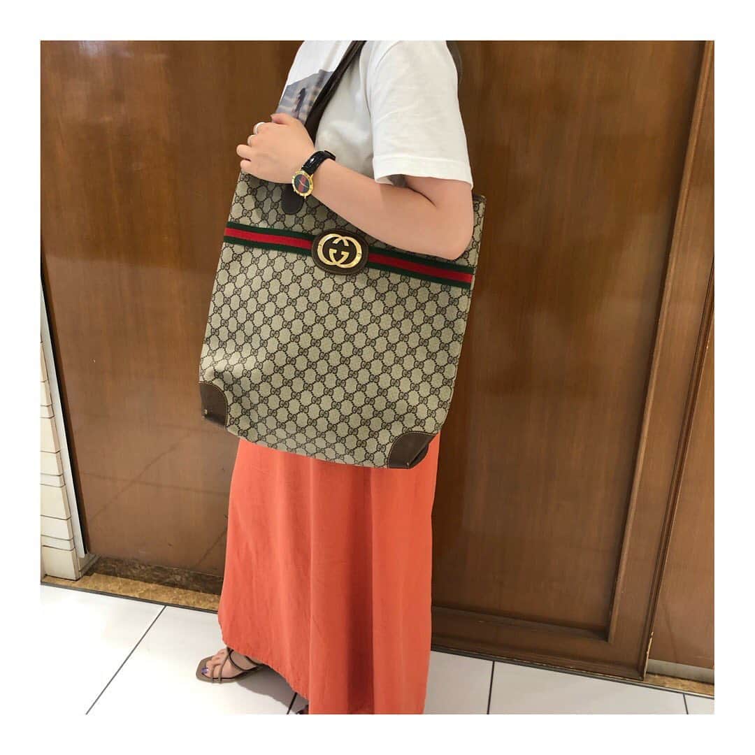 のインスタグラム：「﻿  ◇Last Sale&Point×2◇﻿ 8/14〜8/18までこの夏最後の10%OFFセール開催中！﻿ 更にベイクルーズポイント2倍も同時開催！﻿ ※一部除外品あり﻿ ﻿ ﻿ vintage GUCCI BAGのトートバッグです！！﻿  ﻿ vintage gucci bag﻿ No.20092890780410﻿ ¥42000+tax﻿ ※Last Sale対象商品﻿  お気軽にお問い合わせ下さい!﻿ TEL:052-238-2075﻿ (営業時間 11:00〜20:00)﻿ ﻿  こちらの商品はパルコオンラインストアでも販売しておりますので、ご来店の難しい方やご遠方の方は是非チェックしてみて下さい！﻿ ﻿ ﻿ #hirob﻿ #hirobnagoyaparco﻿ #baycrews﻿ #vintagebag﻿ #bag﻿ #gucci﻿ #guccibag﻿ #vintagegucci﻿ #vintageshop﻿ #nagoya﻿ #parco﻿ #nagoyaparco﻿ #parcoonlinestore﻿ ﻿ #ヒロブ﻿ #ヒロブ名古屋パルコ﻿ #ベイクルーズ﻿ #ヴィンテージバッグ﻿ #グッチ﻿ #グッチバッグ﻿ #ヴィンテージグッチ﻿ #ヴィンテージショップ﻿ #名古屋﻿ #パルコ﻿ #パルコオンラインストア﻿ #名古屋パルコ﻿ #名古屋栄」