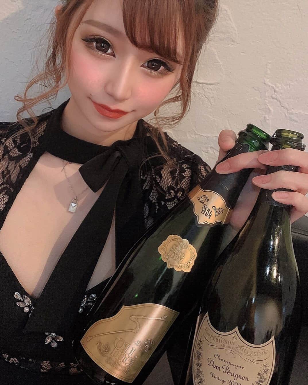 愛瀬ひびきのインスタグラム：「この間の🥰🥂  . . . . . . #佐賀#愛敬#福岡#中洲#長崎#思案橋#歌舞伎町#北新地#ミナミ#すすきの #キャバ嬢#キャバクラ#クラブ#ラウンジ#ヘアセット#ヘアメイク#シャンパン#ソウメイ#ドンペリ」