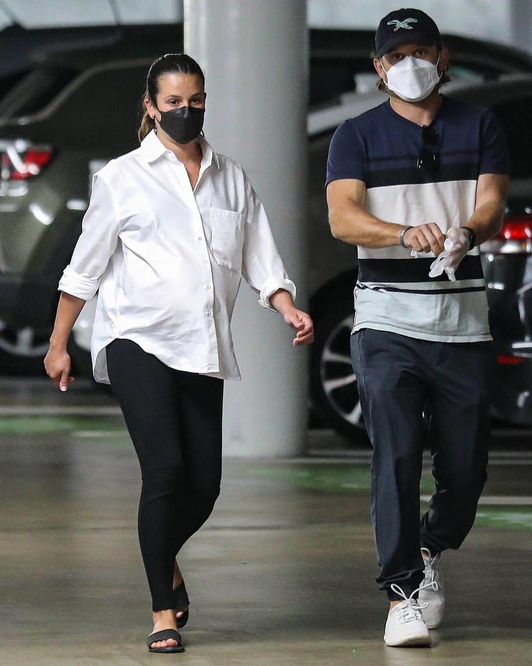 Just Jaredさんのインスタグラム写真 - (Just JaredInstagram)「@leamichele and husband Zandy Reich are spotted arriving for a checkup as they await the birth of their first child! #LeaMichele #ZandyReich Photo: Backgrid」8月14日 12時45分 - justjared