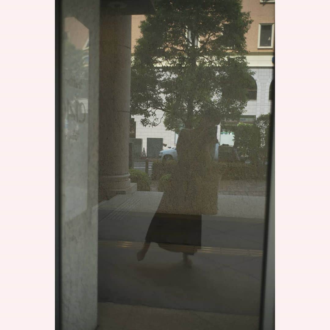 のインスタグラム：「今日の仕事おわり！ そしてきのうに続いてお知らせです。 いくえみ綾原作 ドラマ「いとしのニーナ」第5話 出演回です。 24:55～フジテレビにて。 ワンシーンですが 牛島のお母さん役で出てきます。 よろしくお願いします。＾＾ うちの子はグレちゃいましたけど 優しい子だったんですよ。  Leica M10-P summilux 35mm f1.4 2nd  #tokyocameraclub#leica#leicam10p#summilux#summilux35#summilux35mm2nd#oldlens#ライカ#ライカm10p#ズミルックス#ズミルックス35mm#オールドレンズ#tokyo#japan#oldlens_tokyo#花澄#kazumiphotography#いとしのニーナ」