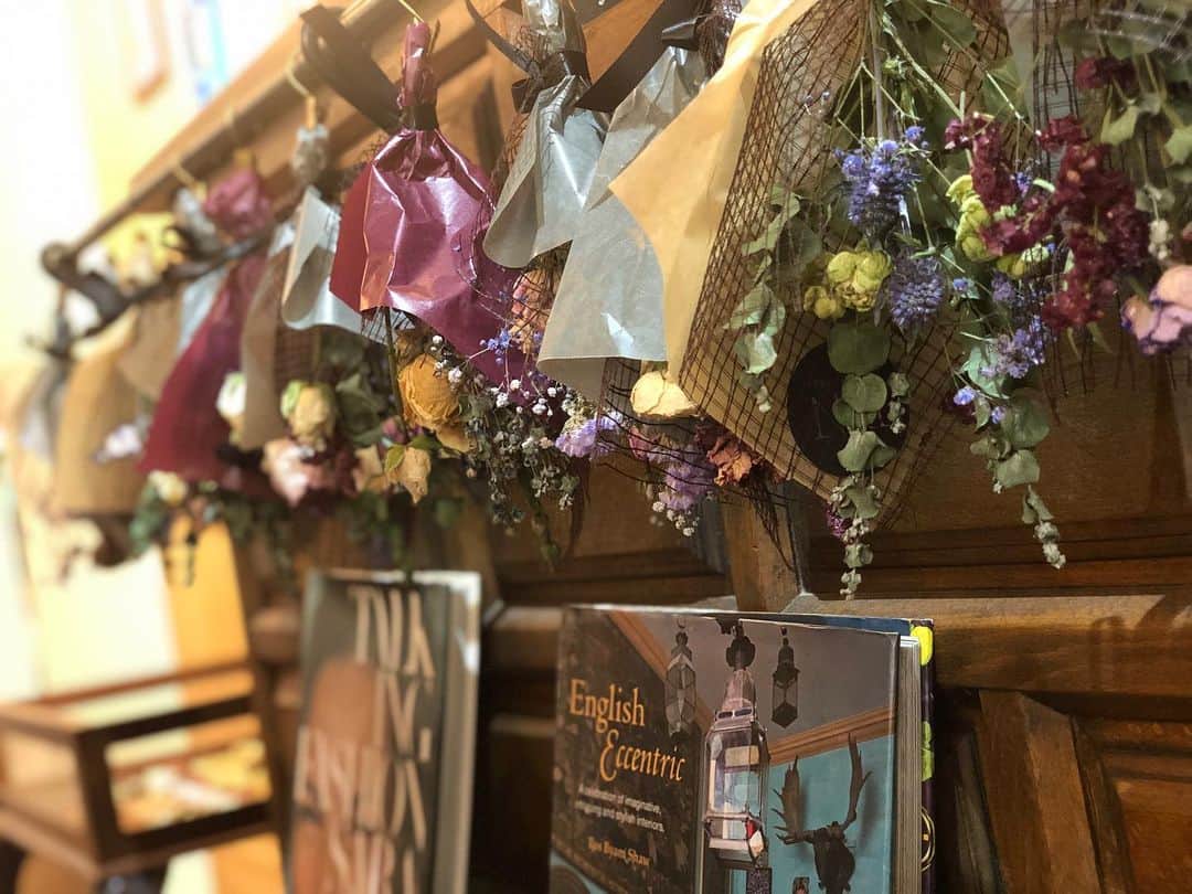 のインスタグラム：「💛🧡❤️  #flower  #dryflowers  #cute #daikanyama #beauty #makeup #japan #photo  #picture #あおいカメラマン　 #wine #sangría #コロナに負けるな  #covid19」
