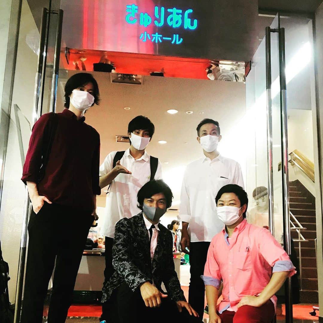 吉田ヒトシのインスタグラム：「8/11に「ファッションショー View stage 13 DVD版の収録撮影無事終わりました。  3月開催のステージが延期 ↓ 8月開催となり ↓ 無観客となり ↓ DVD収録となりました。  竹が空高く伸びるのは節があるからと言います。  今回はいろんな節目のシーンがありました。 こんな状況ですが節目は大切にしてさらに伸びていってほしいと願っております。  写真がまだ届いておらずのメンズスタッフ写真です。 (トイレ行っていない人もいますが)  ご参加の皆様、ご協力の皆様ありがとうございました。  #view #viewstage13dvd #収録撮影  @view_stage_collection  @view_exclusive_models  @artisticmagazineview  @artistic_magazine_view_men」
