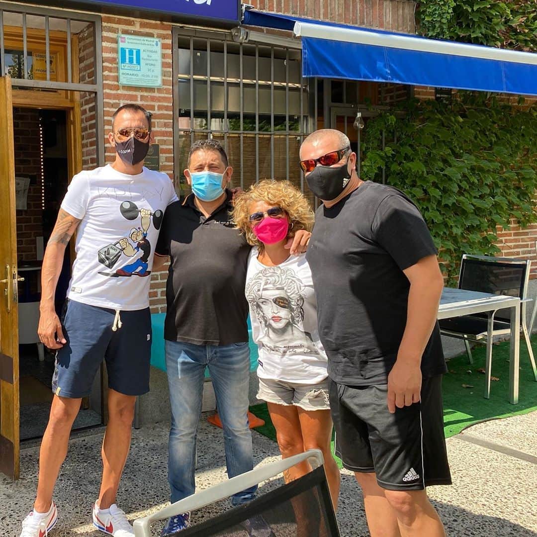 ジョルディ・コディーナのインスタグラム：「Q bien nos necesita trata siempre mi @ajoaparicio !!! 😘❤️」