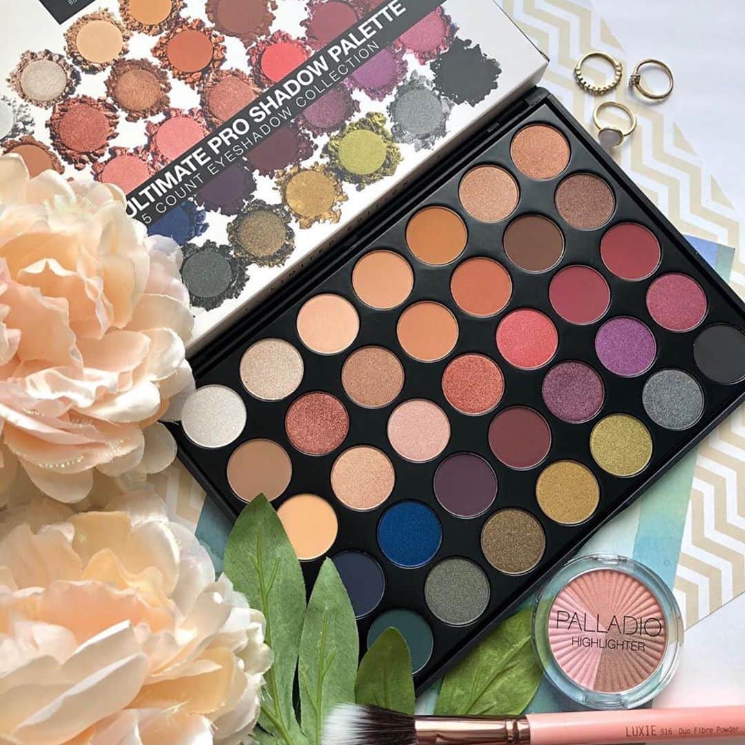 Palladio Beautyさんのインスタグラム写真 - (Palladio BeautyInstagram)「#repost @redpinky4 😻 ・・・ @palladiobeauty #gifted The Ultimate Pro Shadow Palette $20, and the Sunkissed Highlighter in the shade Eternal Sunshine $10. @palladiobeauty is professional quality cosmetics with supercharged vitamins and botanicals your skin will love. All products are cruelty-free, no parabens, infused with vitamins like A,C,D,&E and botanicals like green tea, aloe and ginseng. Their prices are so affordable and right now, on palladiobeauty.com, get free shipping when you spend $35 or more (US). They are also sold @sallybeauty  I will be testing out these on my stories soon so look out for it. Thank you #palladiobeauty for sending me these lovely gifts.  . . . . . #eyeshadow #eyeshadowtutorial #eyeshadowpalette #eyeshadowlooks #eyesmakeup #eyeshadowswatches #eyeshadowspalette #highlighter #blinding #flatlay #makeup #beauty #beautyblog #beautyblogger #bblogger #bbloggerca #makeupideas #mua #makeupartist」8月14日 23時17分 - palladiobeauty