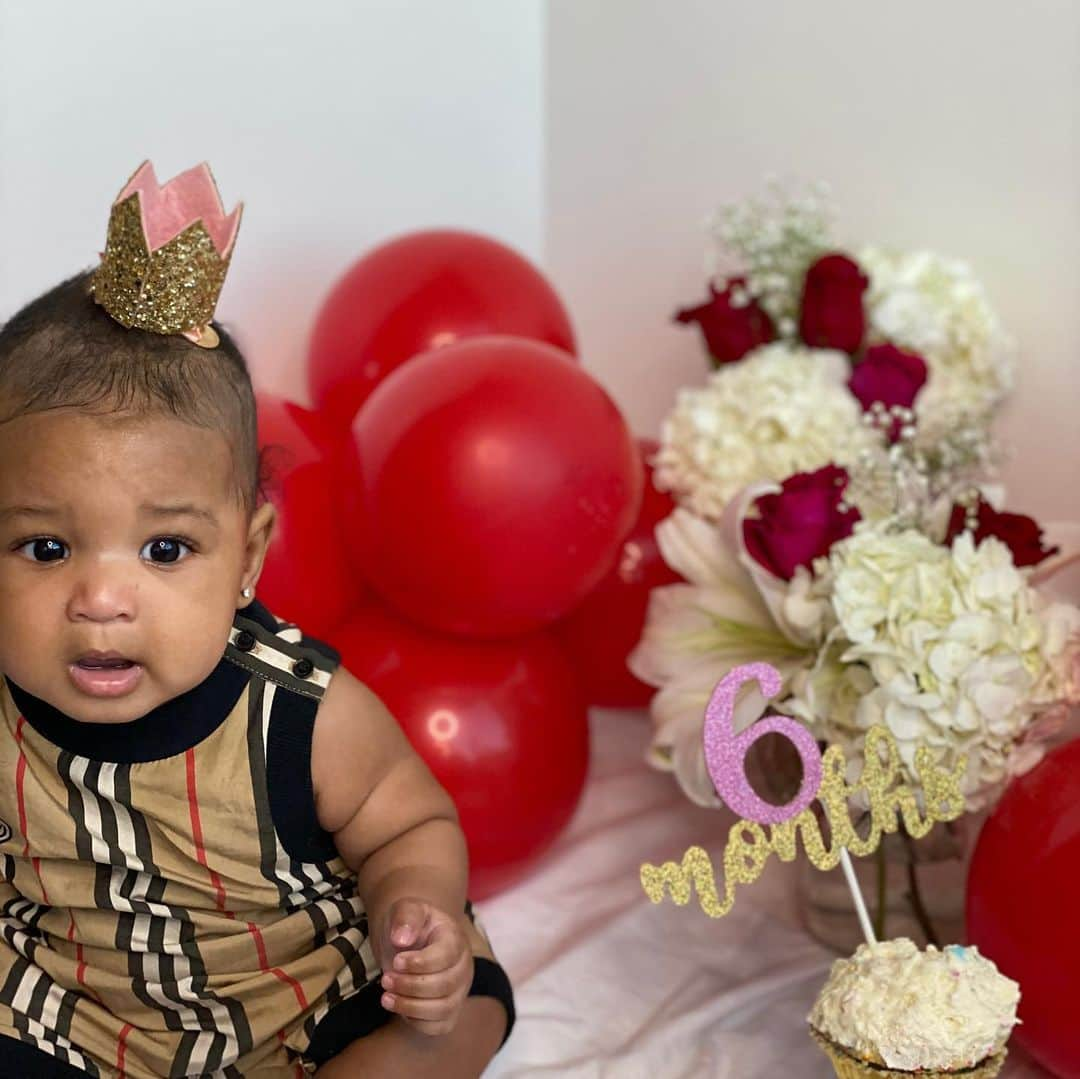 ディー・ゴードンのインスタグラム：「When mommy think she gone get a photo shoot but you don’t like pictures like daddy.😂🥰🥰❤️😍 #6months」